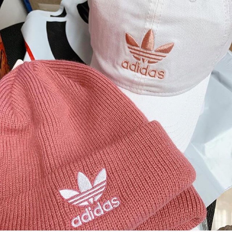 Adidas logo outlet beanie