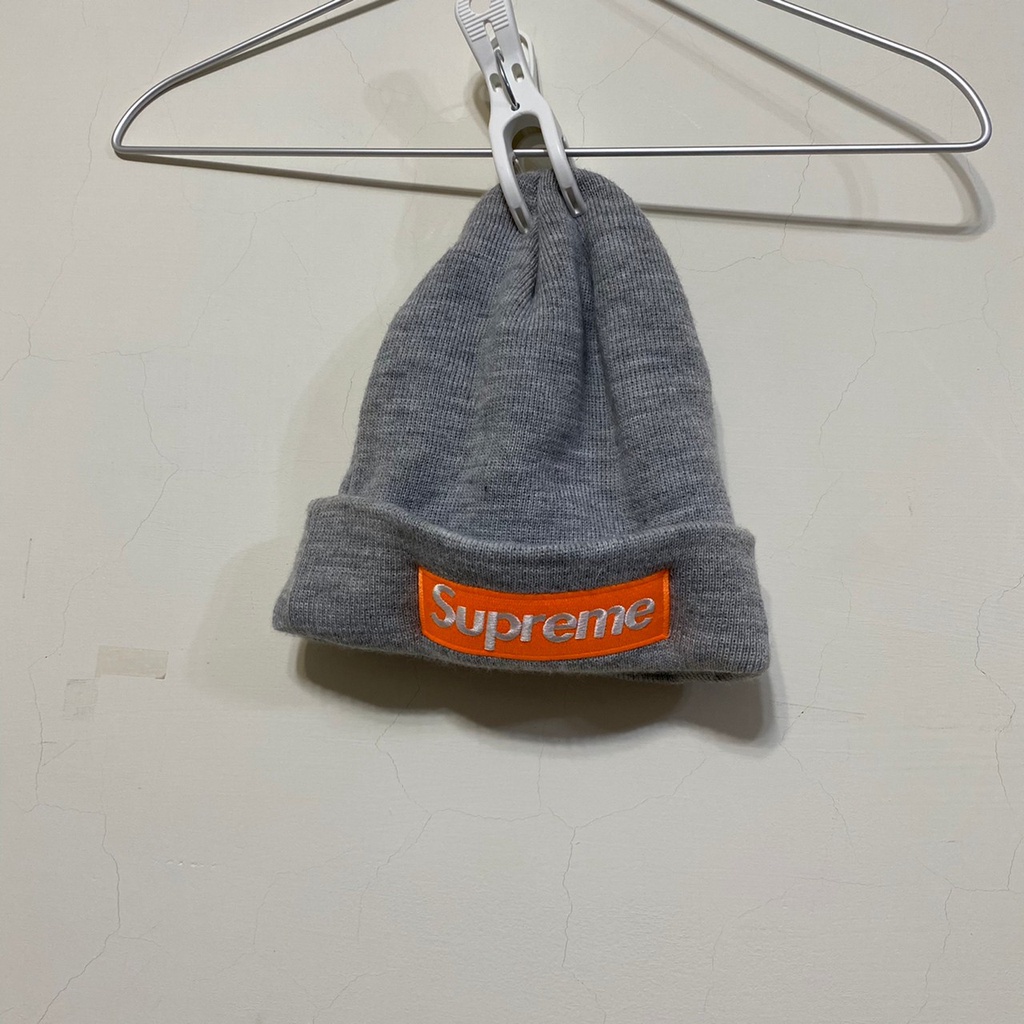 Supreme New Era Box Logo Beanie 灰色底X橘色logo 購自peggiekeke 8成