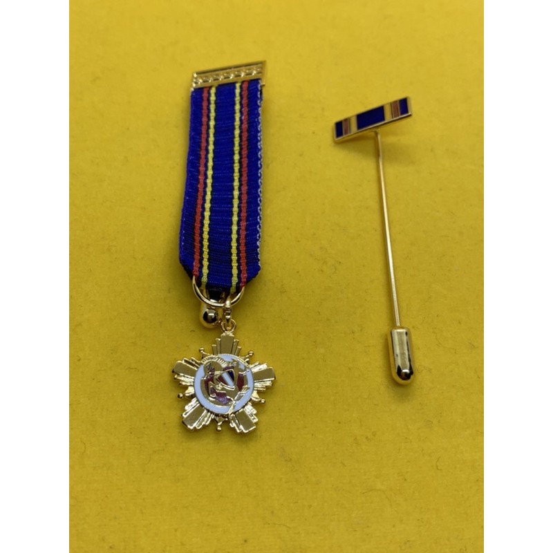 可欣台灣精品：銅質琺琅精制忠勇勲章小型章附插針(附贈收藏盒） 蝦皮購物