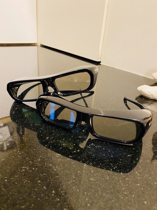 9.5成新二手」SONY BRAVIA 專用3D眼鏡TDG-BR250 /充電式索尼公司 9.5成新二手」SONY BRAVIA 專用3D眼鏡TDG-BR250 /充電式索尼公司