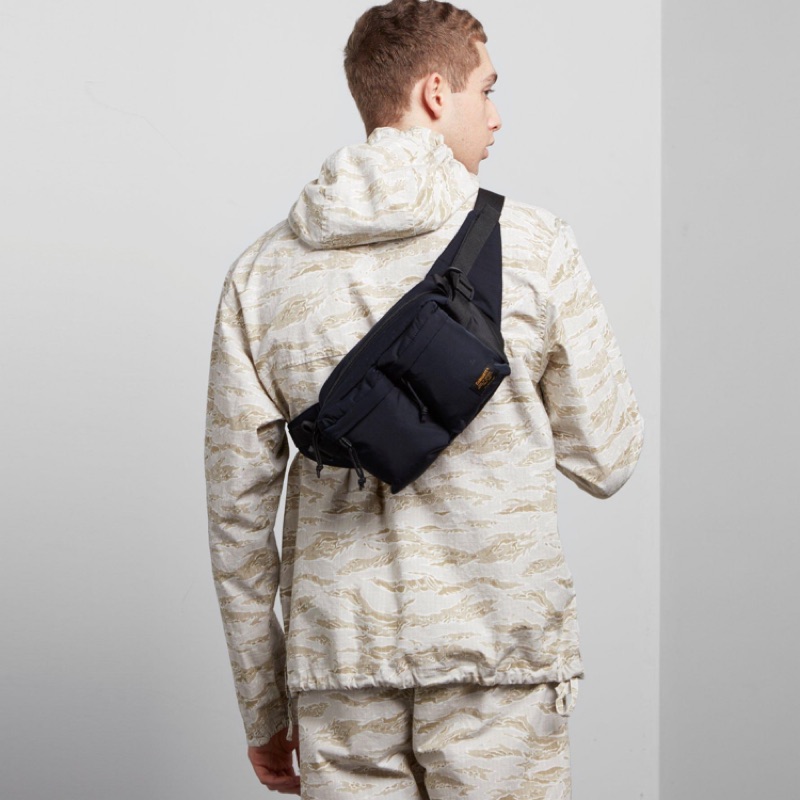 Leoshie Carhartt WIP Military hip bag