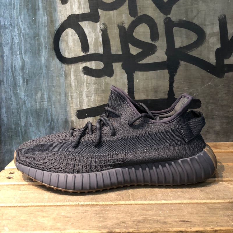 Yeezy boost 350 v2 全黑膠底US6.5(24.5CM) | 蝦皮購物