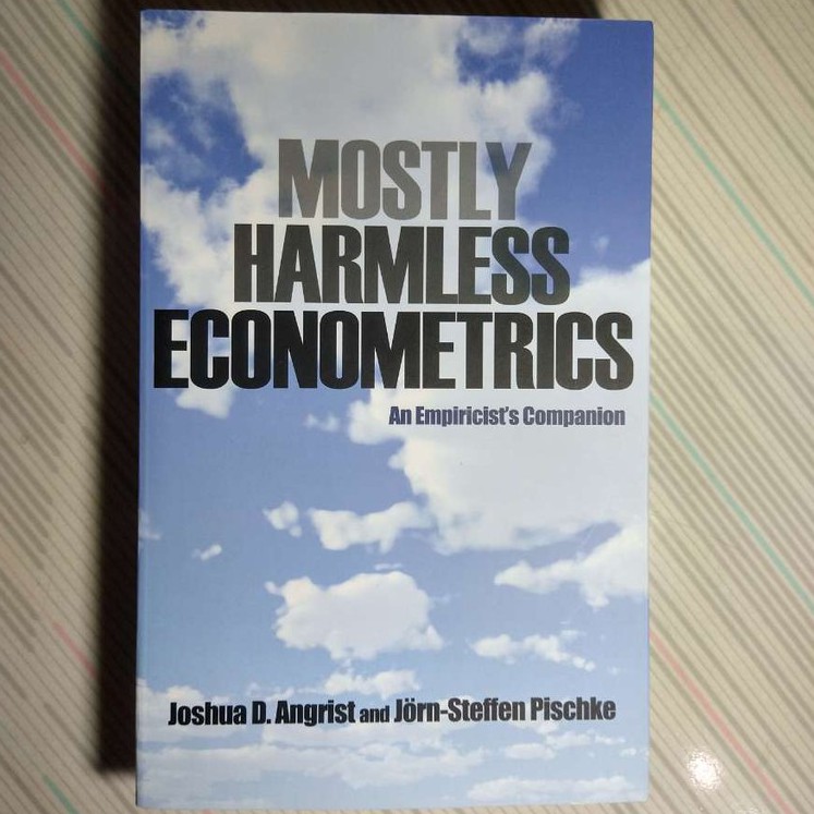 語学+参考書 Mostly Harmless Econometrics: An Empiricist&#39;s Companion Amazon.co.jp: Mostly Harmless Econometrics : An Empiricists