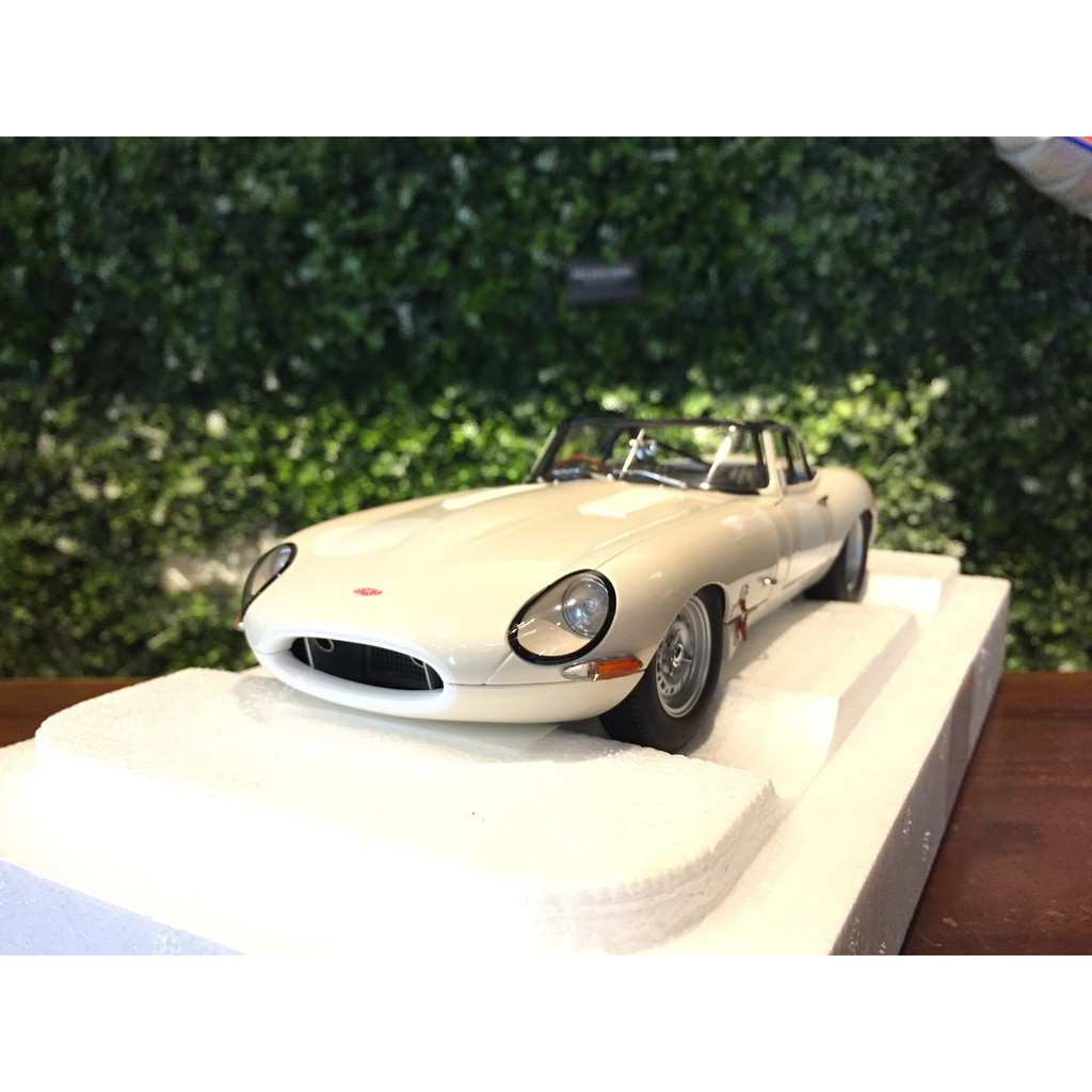 Miniature Autoart Jaguar E-Type Lightweight 1963 Argentée - échelle 1:18, Neuve En Boîte