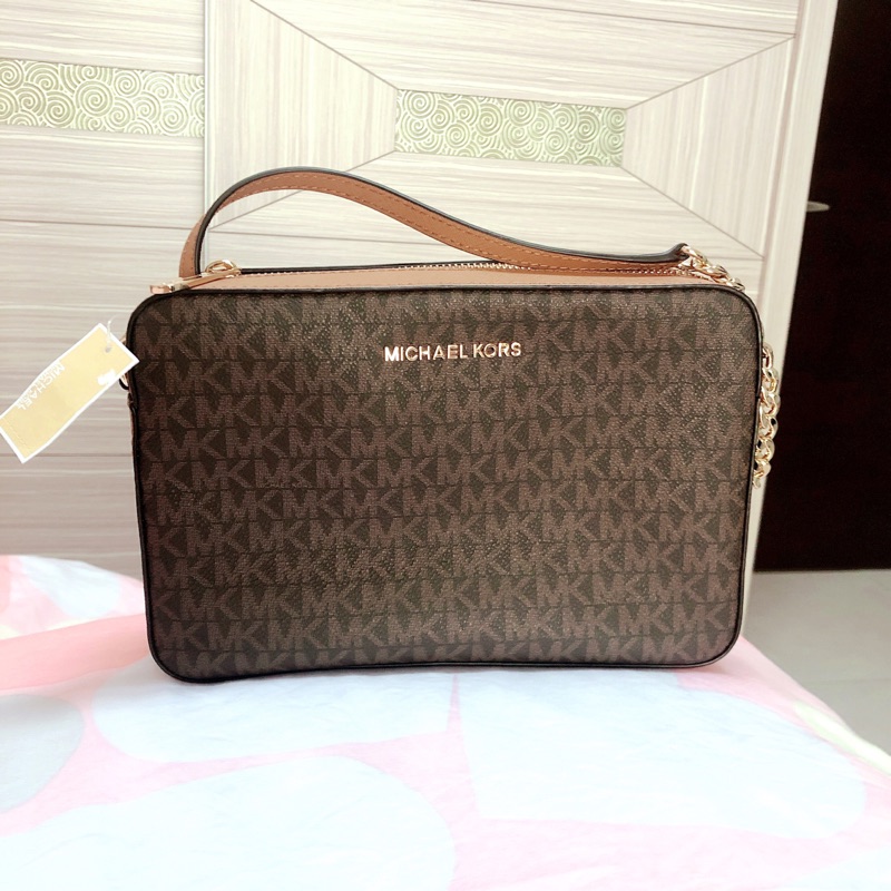 Kors jet clearance set item