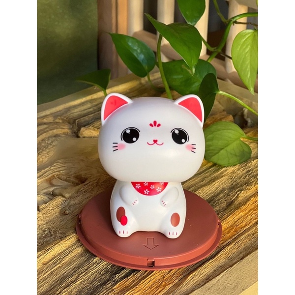 綸綸 太陽能 點頭貓 招財猫 可愛的熊貓（速出貨）可愛飾品裝飾品 辦公室桌面小物 汽車内飾品用品桌面小摆件摇摆點頭塑料猫 | 蝦皮購物