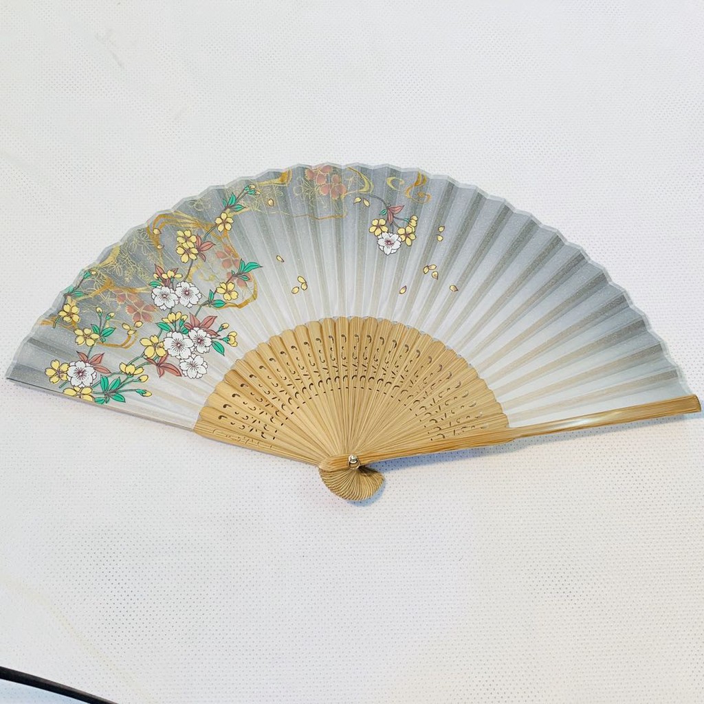 「高級時尚摺扇、扇子」台灣現貨供應－#摺疊扇#撒扇#扇#木雕扇#絲綢扇#絹扇#扇子#古風摺扇#中國風#舞蹈扇#摺疊扇子 | 蝦皮購物