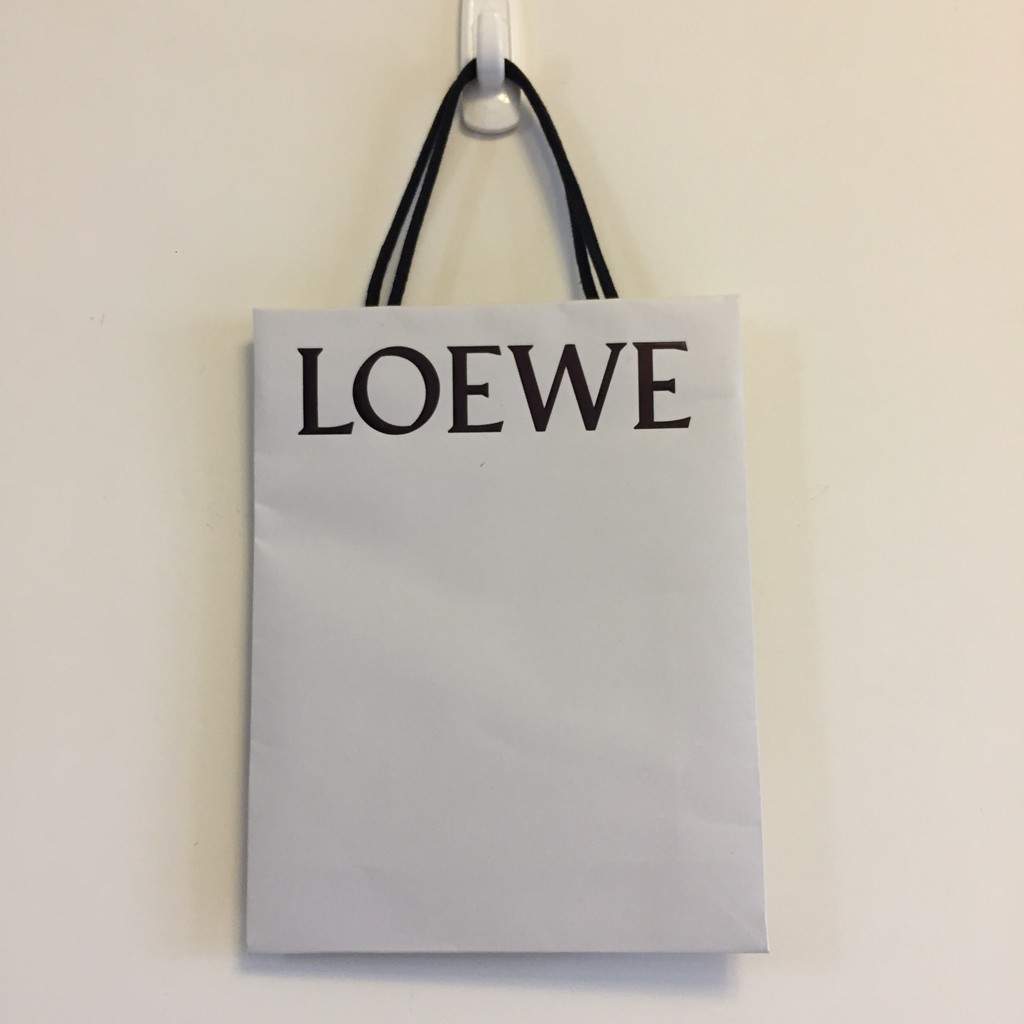 精品名牌紙袋/LOEWE紙袋。正品真品。購自台灣新光三越門市。全白款。名品精品香水提袋