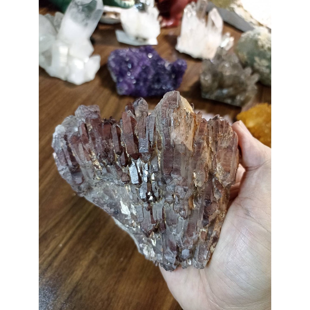 飛水晶-98(897g)巴西紅晶簇-骨幹型壁壘型內含紅影山| 蝦皮購物