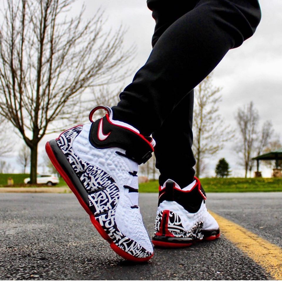 NIKE CT6047-100 レブロン XVII FP グラフィティー Lebron 17 retail