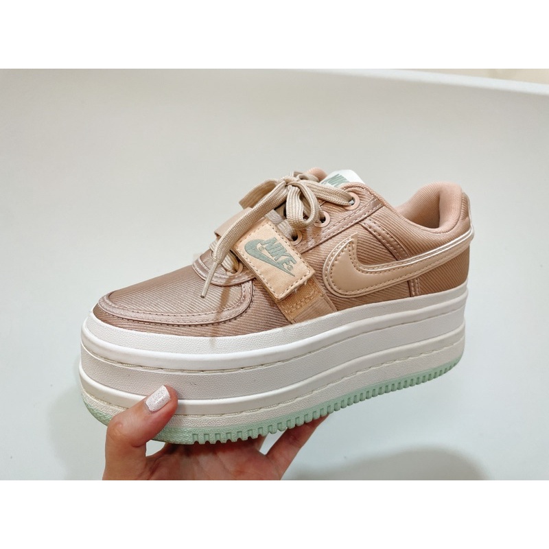 Nike store vandal 2x
