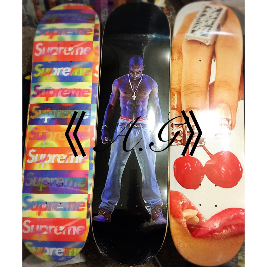 A.G代購》現貨！Tupac Hologram Skateboard Distorted Logo 滑板20SS