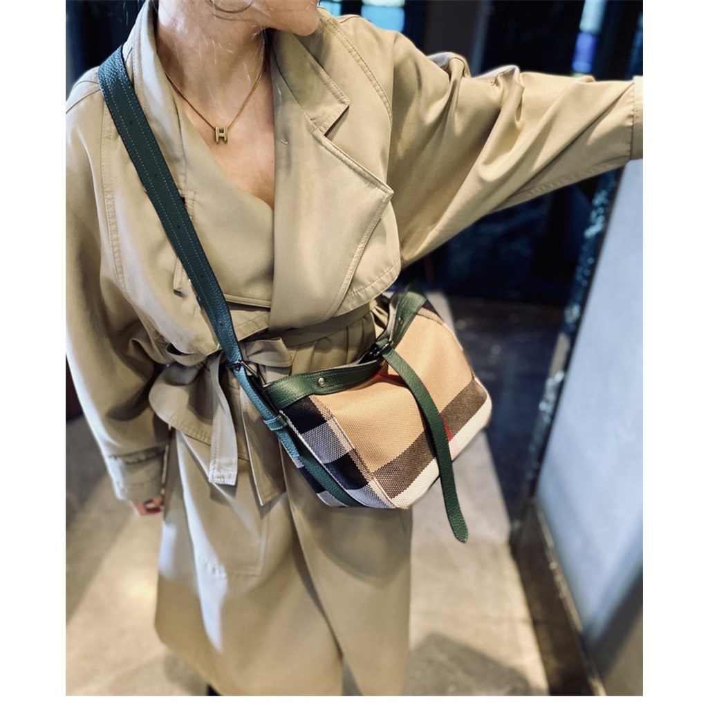 6951 經典格紋時尚女生包 帆布配真皮 潮流女用肩背包 側背包 斜跨包 韓國 日系 歐美 大牌同款 | 蝦皮購物