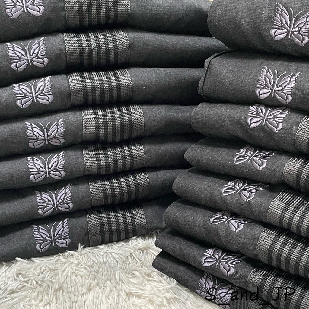 熱門人氣款 日本店家別注 NEEDLES Track Pant 6oz Denim 聯名 黑丹寧 紫蝴蝶刺繡 單寧直筒