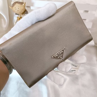 中古　PRADA キーホルダー ブラック メタル製 三角形 ☆PRADA☆三角ロゴ キーリング キーホルダー レザー 本革 黒