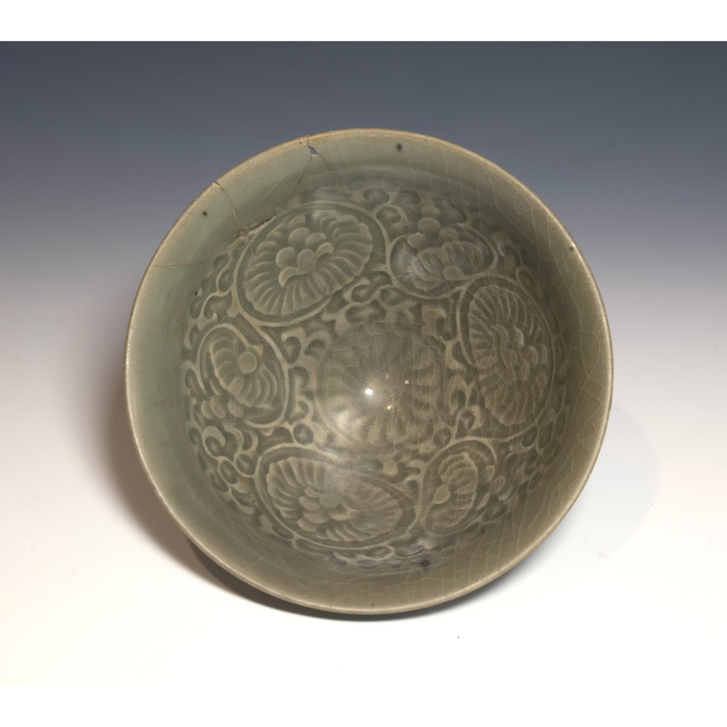 ☆中国古董古玩☆宋時代 耀州窯 青磁 唐草紋 幅15.8cm by