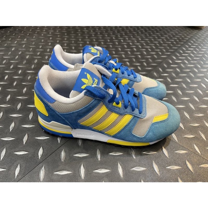 adidas ZX 700