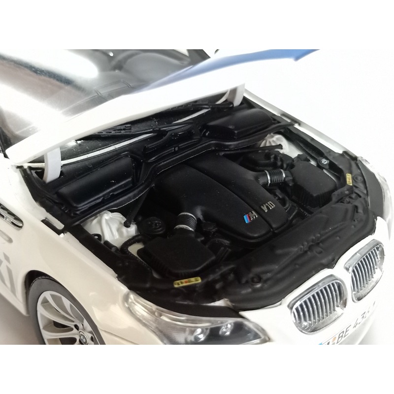 Kyosho 1/18 BMW Dealer Limited Model 5er E60 Silver EXOTO