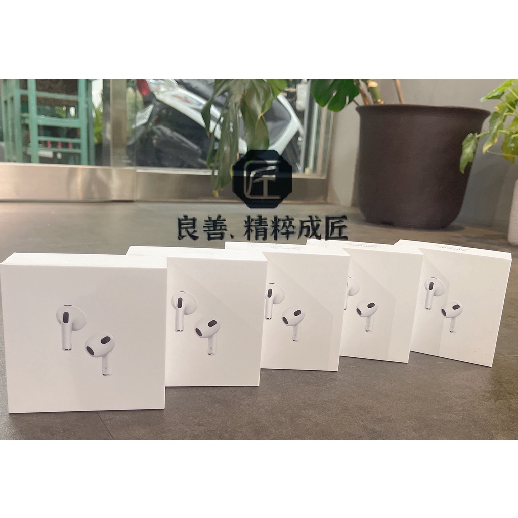 ライトニングボルト Y39 展示品 AirPods 第3世代 白 MPNY3J/A iPhone