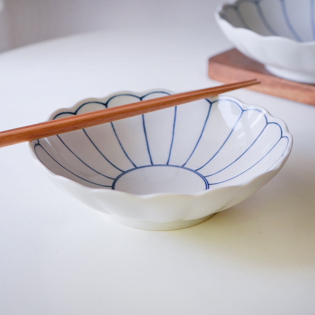 陶胎染付 菊花 小碗 日本製】美濃燒陶碗/菊花線盤/菊形花碗/深盤/豆花碗| 蝦皮購物
