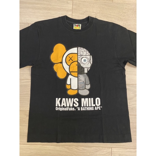 BAPE KAWS ORIGINALFAKE M號 半剖 聯名T shirt 上衣 短T