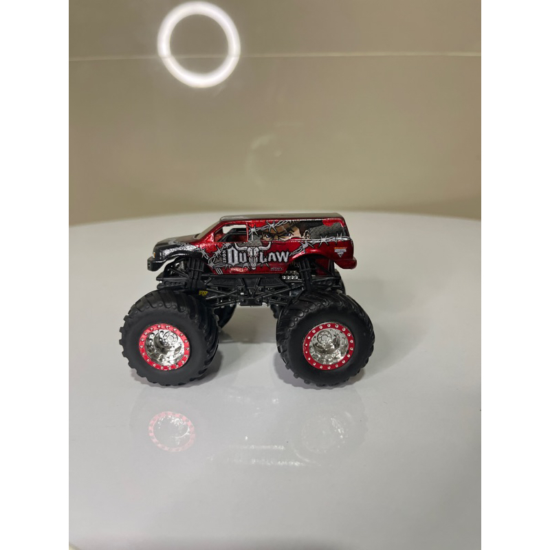 HOT WHEELS 風火輪 Monster Jam IRON OUTLAW 3/70 怪物卡車 1:64 比例 | 蝦皮購物