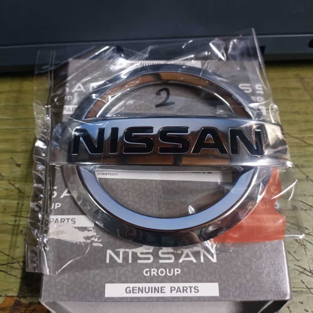 原裝 NISSAN MARCH 62890-1HJ0A 前格柵標誌 | 蝦皮購物