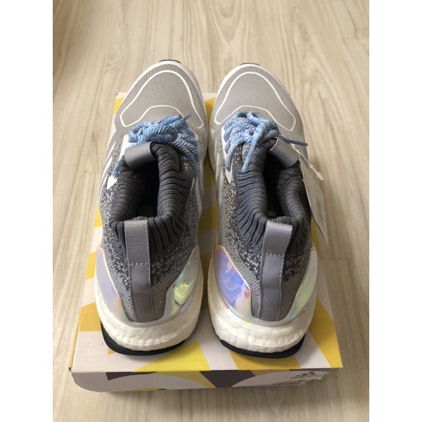 adidas ultraboost Mid EE3732