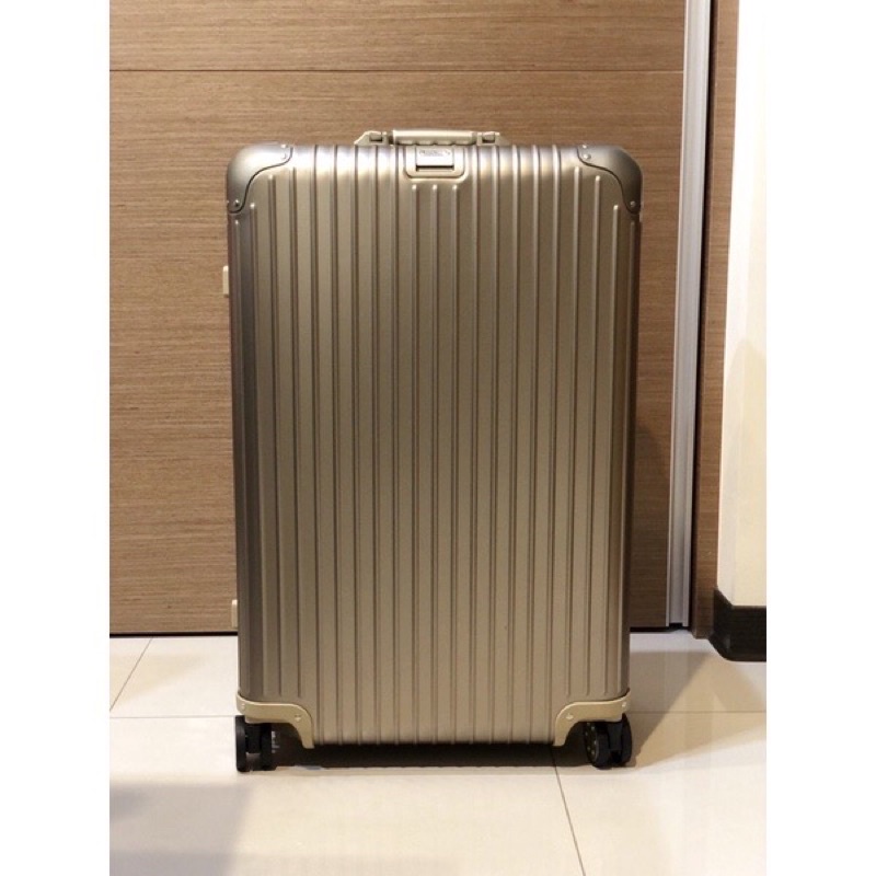 Rimowa topas cheap titanium 29