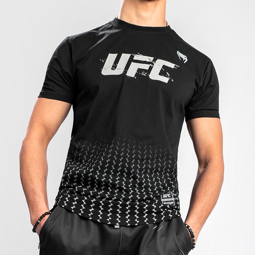 [古川小夫] VENUM T恤 衣服 上衣 短袖 UFC 訓練衣 黑白 00137-001 M L XL | 蝦皮購物