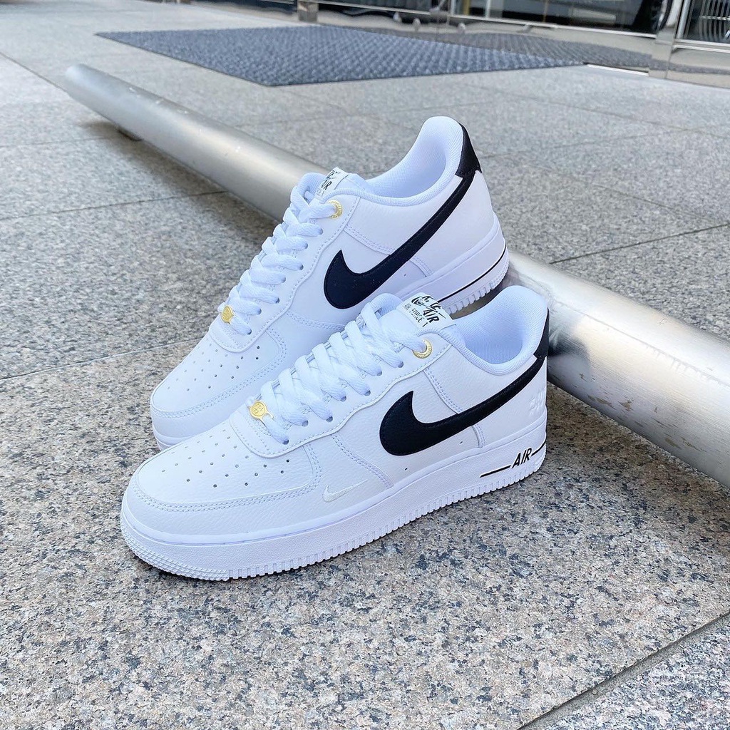 罐頭選貨🥫NIKE AIR FORCE 1 AF1 40周年 全白黑勾 白金鐵牌 低筒 DQ7658-100 | 蝦皮購物