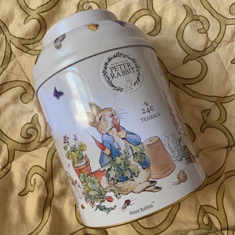Costco好市多 👉🏻彼得兔骨灰罈👈🏻 New English Teas Peter Rabbit 白色鐵罐 | 蝦皮購物
