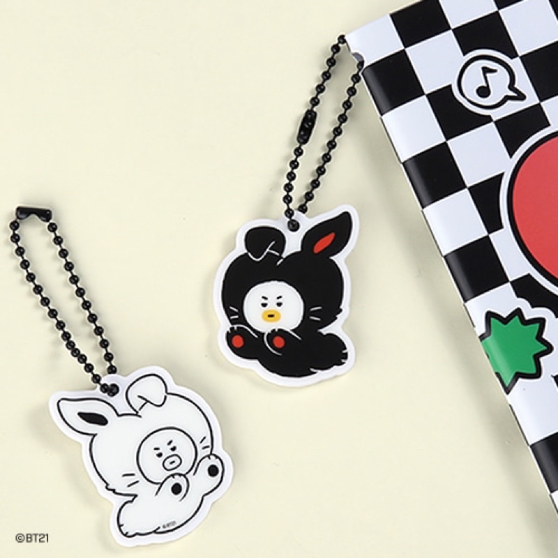 M.O.S1126 [出清正品現貨] Monopoly BT21 Black Rabbit 黑兔 壓克力珠珠鍊 鑰匙圈 | 蝦皮購物