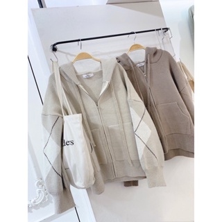 𝑶𝒂𝒕𝒎𝒆𝒂𝒍 現+預｜🇰🇷韓國 𝑶𝒍𝒅 𝒔𝒄𝒉𝒐𝒐𝒍🦘 菱格紋袖針織外套 袋鼠口袋 連帽外套(2colors)