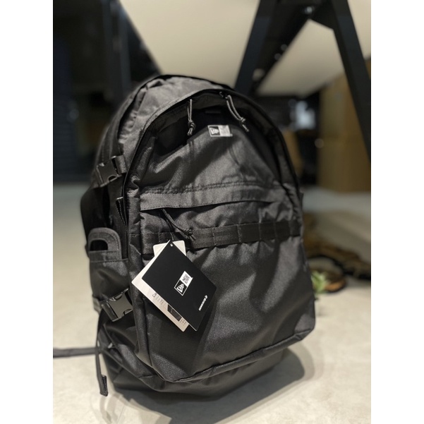 Via ｝台北信義NEW ERA Carrier Pack Light Weight 35L 後背包現貨