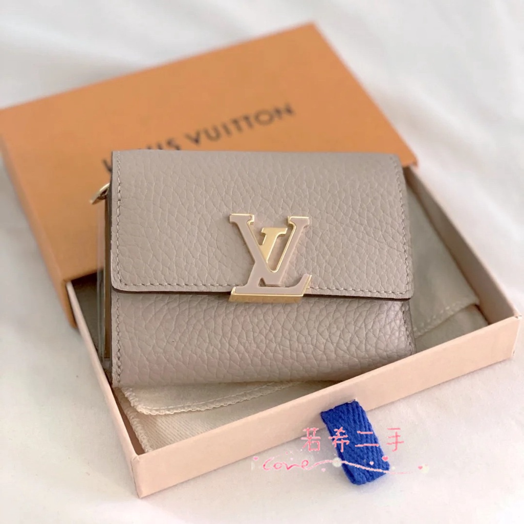 Shop Louis Vuitton Capucines Xs Wallet (PORTEFEUILLE CAPUCINES XS, M68587,  M68747) by Mikrie
