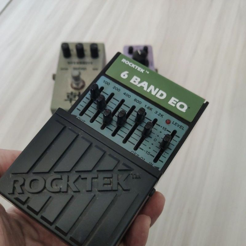 便宜好用號稱日本製其實不知道，ROCKTEK 6 BAND EQ 吉他單顆效果器，摸