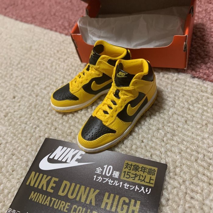 BANDAI 日本限定NIKE DUNK HIGH 扭蛋轉蛋玩具Iowa (Black+Yellow