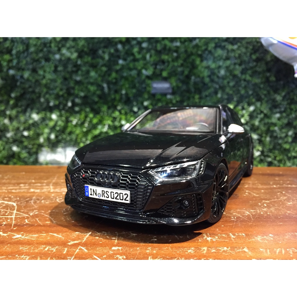AUDI RS4 ミニカー モデルカー 1/18 1:18 MINICHAMPS