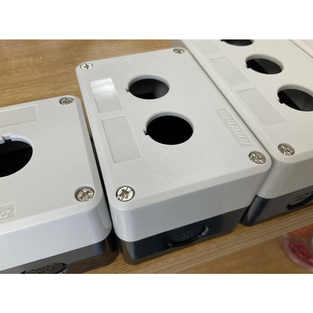 開關盒 一孔 兩孔 三孔 四孔 五孔 孔徑22mm 開發票 台灣現貨 秒出 | 蝦皮購物
