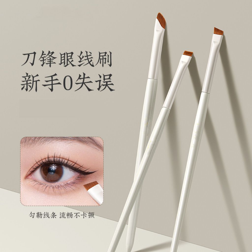 【現貨】刀鋒眼線刷極細扁平頭斜角眉刷鐮刀眼瞼下至臥蠶刷淚溝遮瑕化妝刷 | 蝦皮購物