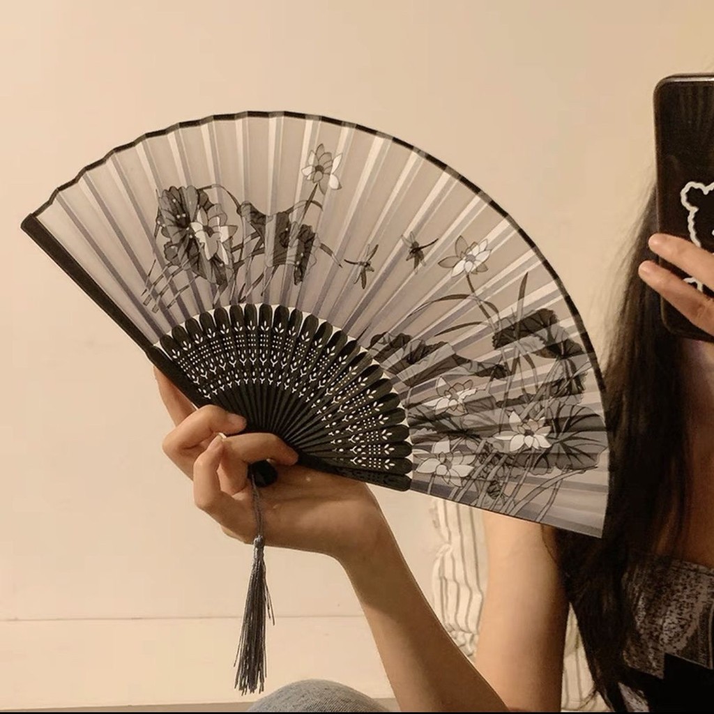 【瑞星數碼】中國風 摺疊 小扇子 隨身攜帶 古風 漢服 古裝 舞蹈 新中式 黑色 竹扇女 | 蝦皮購物