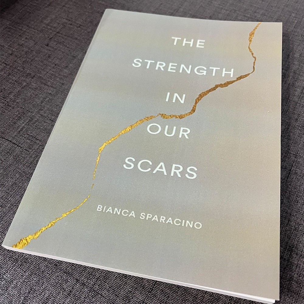 【西柚書吧】 英文原版The Strength In Our Scars 紙質版 Bianca Sparacino | 蝦皮購物