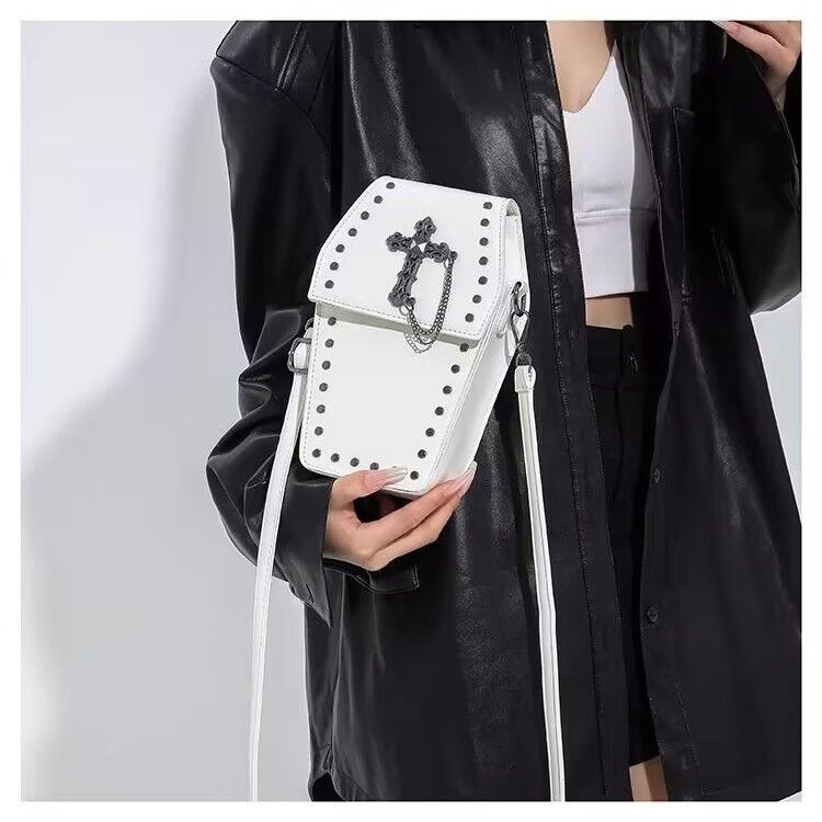 希少 Yvng Patra着用 スカル 十字架 クロス ボディバッグ y2k 奇奇怪怪的包包👛 y2k辣妹小衆設計師包包黑色十字架吸血鬼2026新款斜挎