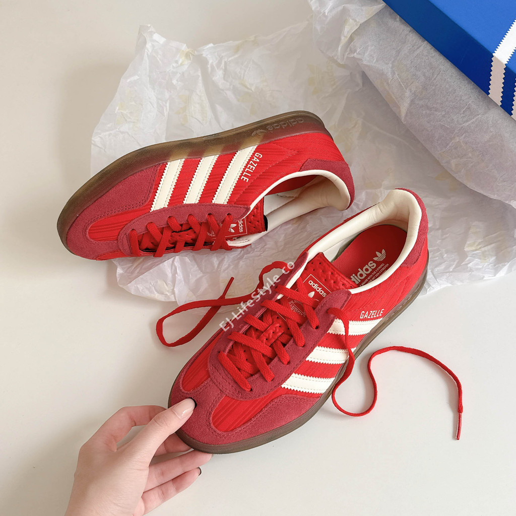 -EJ- 現貨 ADIDAS GAZELLE INDOOR W 緞面條紋 復古紅 紅色 麂皮 焦糖底 女鞋 JS1411 | 蝦皮購物