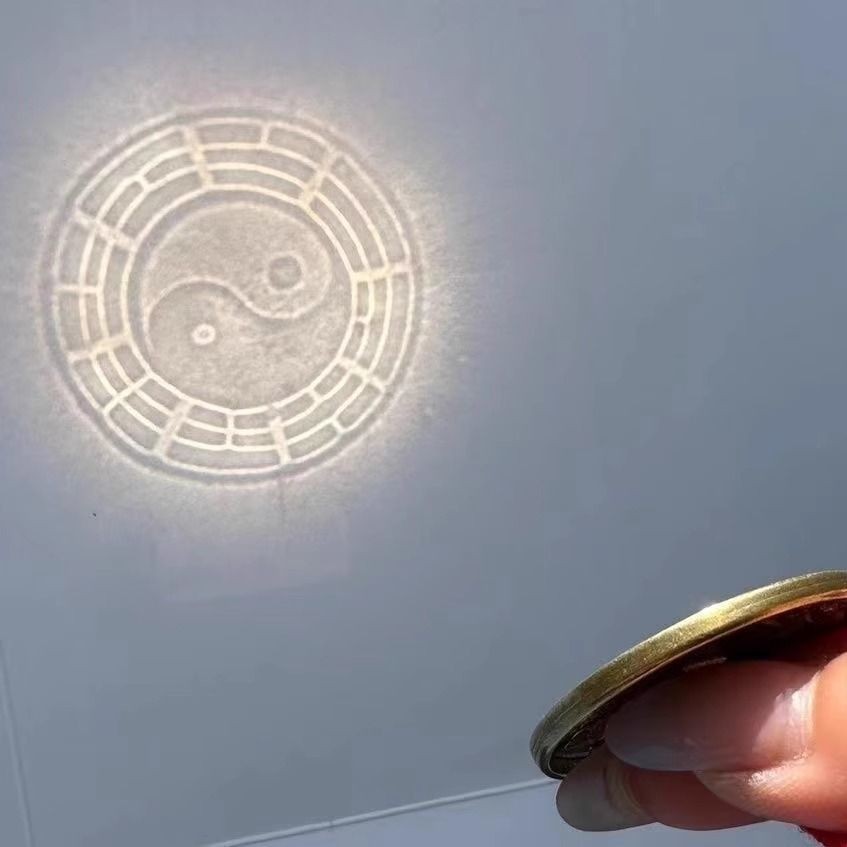 【台灣出貨】十二生肖透光銅鏡透光八卦圖太極4cm銅鏡純手工重視古法透光鏡 | 蝦皮購物