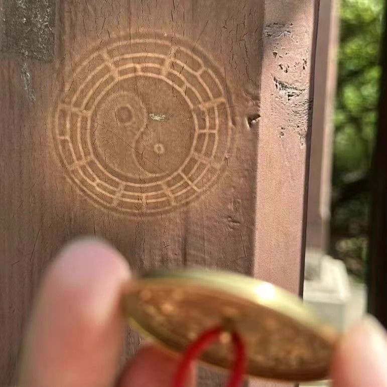 【台灣出貨】十二生肖透光銅鏡透光八卦圖太極4cm銅鏡純手工重視古法透光鏡 | 蝦皮購物