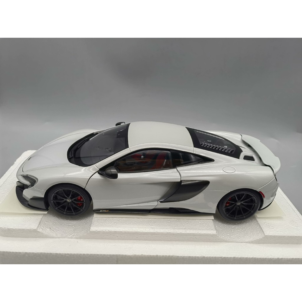 Modellino Tecnomodel Scala 1/18 - McLaren 675 LT 2015 Tiffany Blue