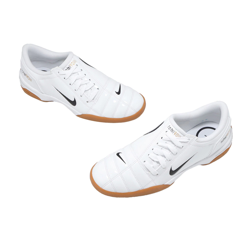 2000 年代綠茵傳奇的街頭降臨:Nike Total 90 (IB5666-100) 深度評測與入手指南