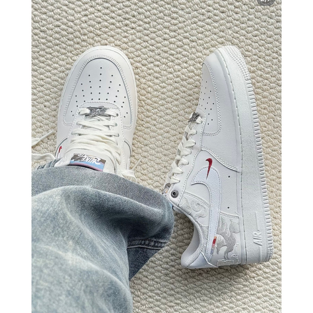 -EJ- 現貨 NIKE AIR FORCE 1 AF1 2026年 馬年 奶油白 刺繡 脫繮野馬 IQ1119-011 | 蝦皮購物